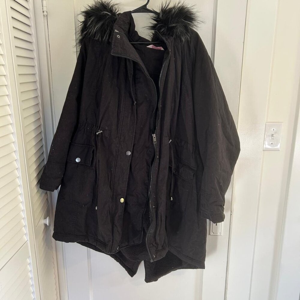BUMP IT UP MATERNITY Black Fur Trim Parka, Size US 22-24